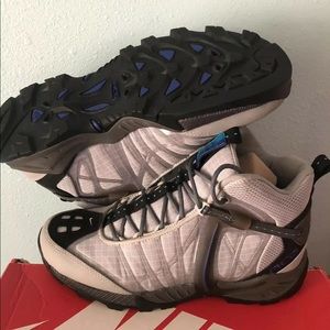 Nike Air Zoom Tallac Lite OG Platinum hiking shoes